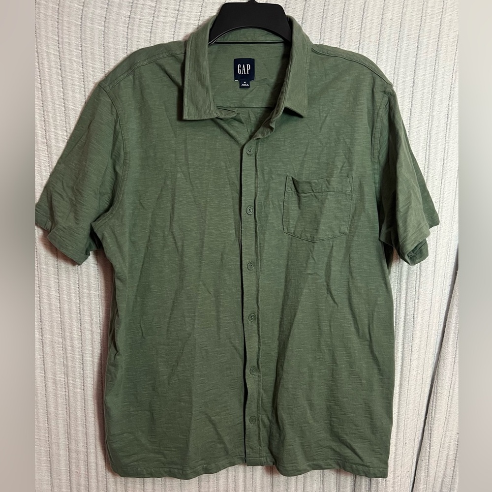 GAP Men's Olive Casual Button Down Shirt